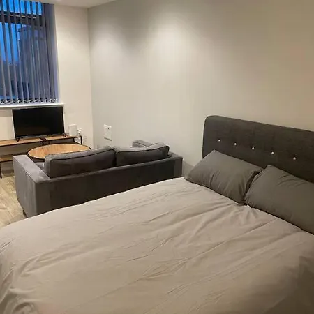 Stylish Flat In Old Trafford-2