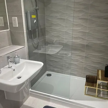 Stylish Flat In Old Trafford-3